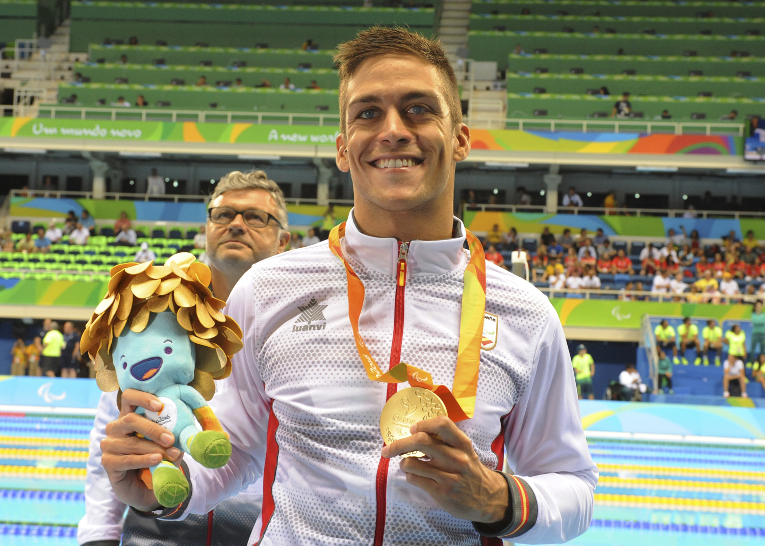 Israel Oliver, medalla de oro en los 100m mariposa (categoría S11)