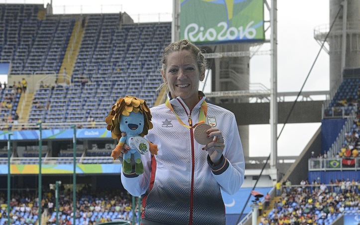 Izaskun Osés consigue la medalla de bronce en los 1500 metros de atletismo.