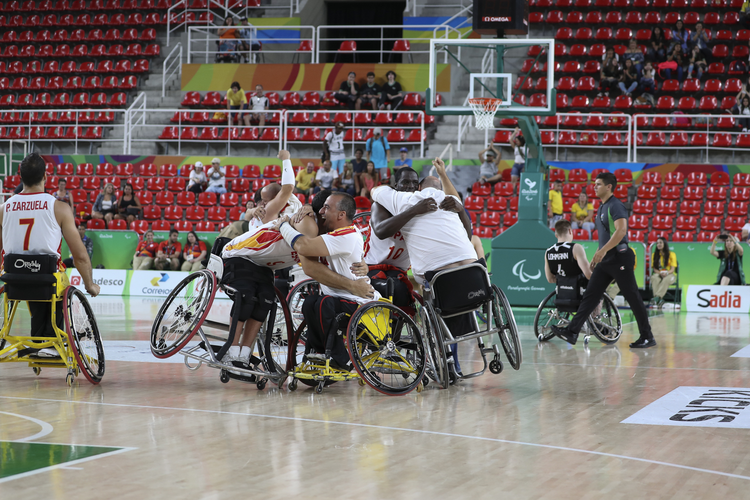 Victoria de la Selección Española de baloncesto en silla de ruedas contra la selección Alemana por 70 - 66.