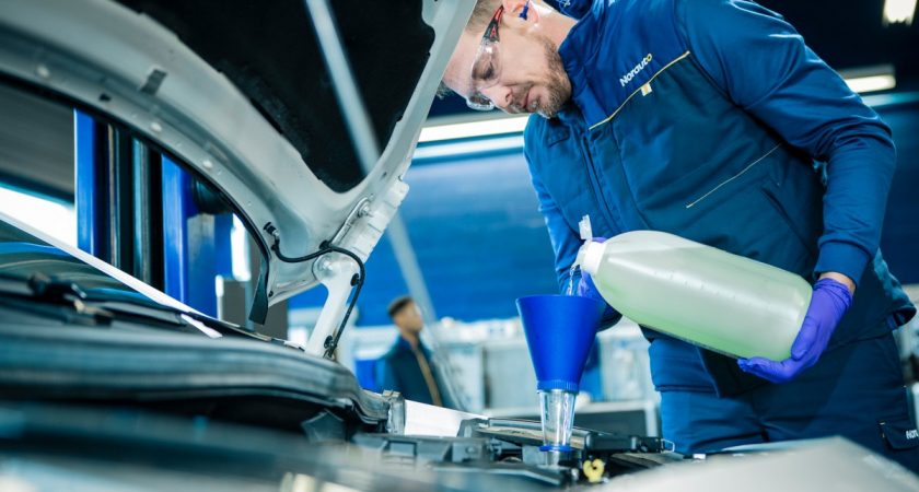 Cómo preparar tu coche para ir a la nieve si eres un fanático del esquí 2 Motor16 17 LIQUIDES Niveau LG MS4A2802 Motor16