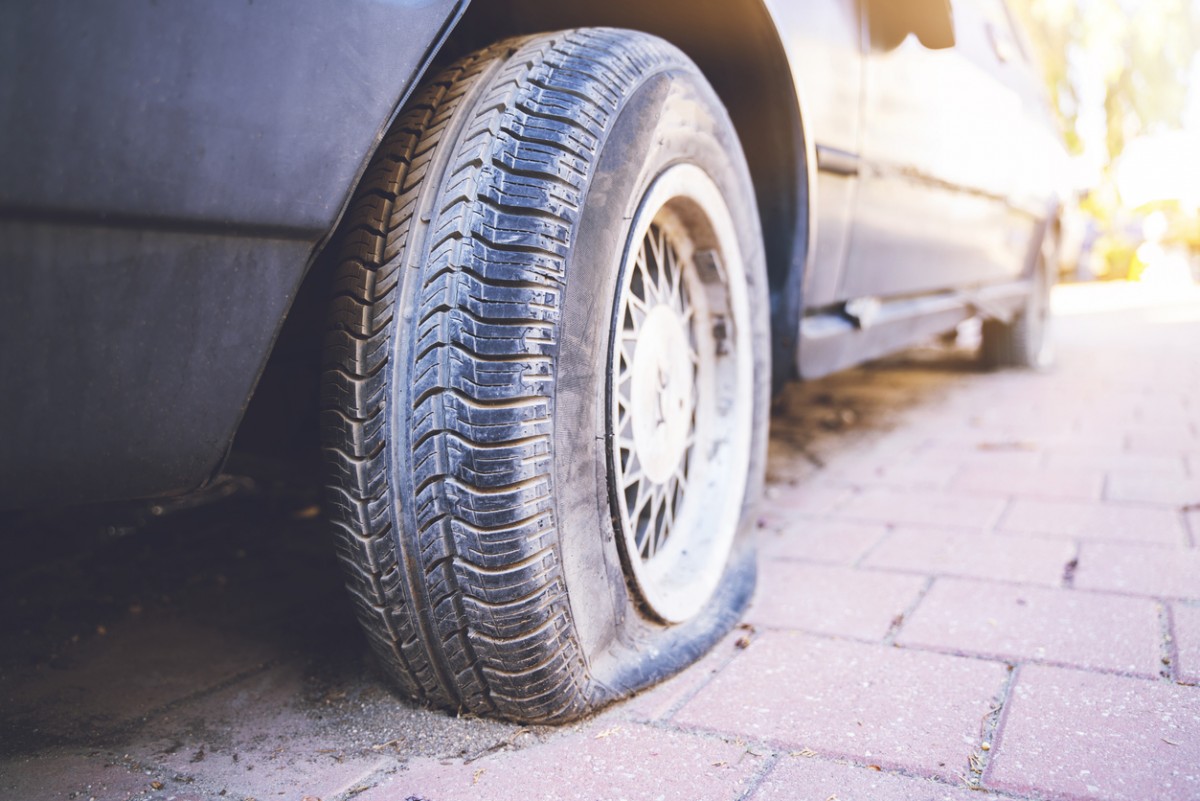 cuidar los neumáticos de tu coche mientras está parado