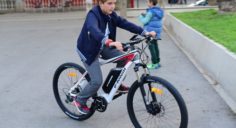 Esta bicicleta eléctrica de equilibrio, para niños, puede aguantar  recorridos de hasta 12 km